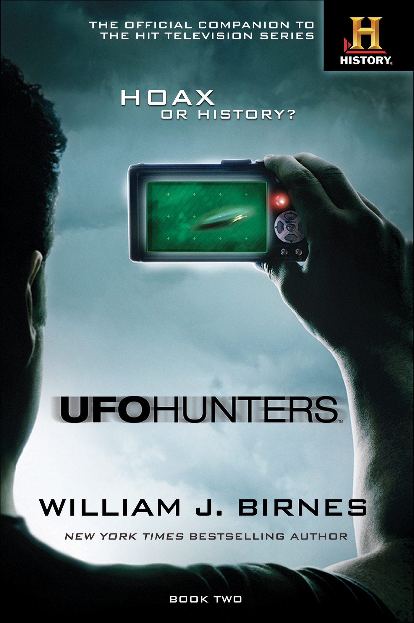 This image is the cover for the book UFO Hunters: Hoax or History?, UFO Hunters