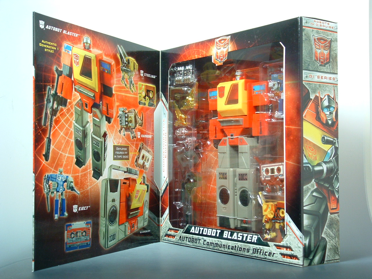 Blaster and Cassettes SDCC Exclusive Transformers G1 Reissues Universe