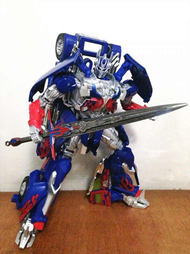 Sword of Judgement Key Chain Transformers the Last Knight