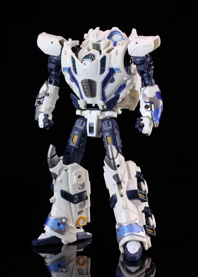 R-11 Seraphicus Prominon Core Robot | Mastermind Creations | Reformatted