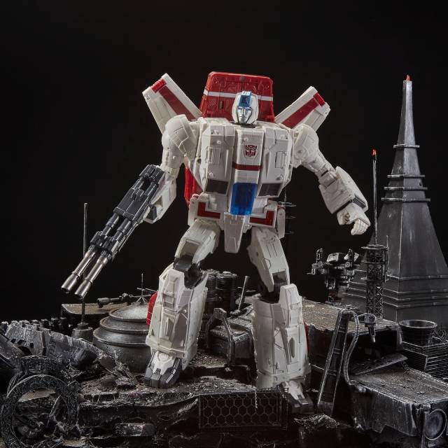 SG-26 Jetfire | War for Cybertron Siege Transformers Figure | TFSource