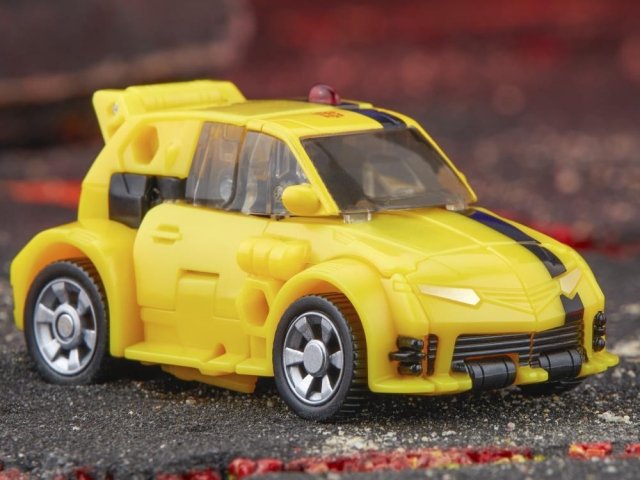 TL-65 Animated Universe Bumblebee Japanese Version Deluxe Class