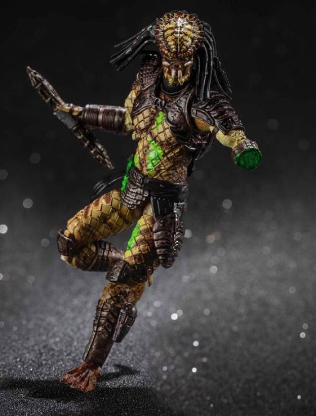 City Hunter Predator Battle Damaged Version 1:18 Scale | Predator