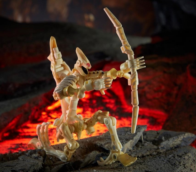 Hasbro Transformers Generations Selects WFC Kingdom Deluxe Wingfinger