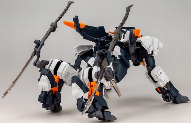 Hundred Edge Arma 1/100 Scale Model Kit | Yu-Mo Code Beast | Wave