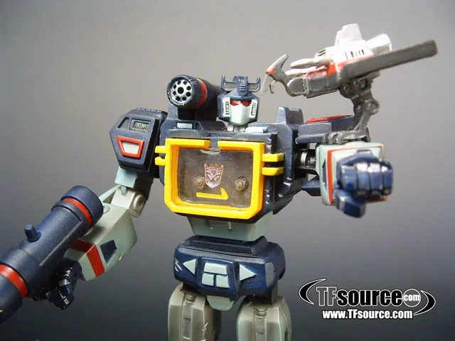 Soundwave and Laserbeak Limited Edition Statue | Transformers G1