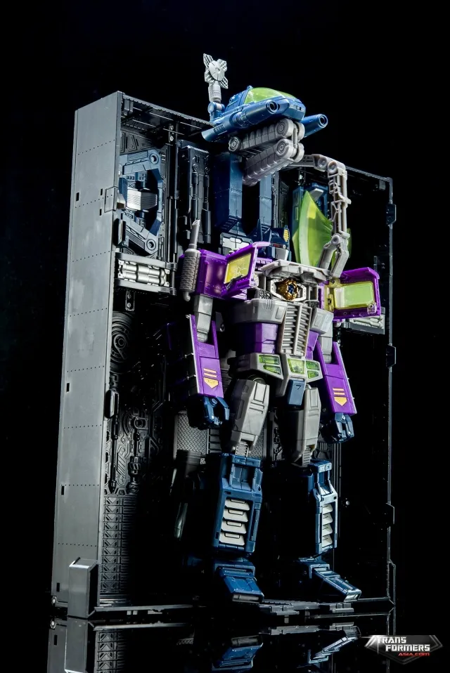 Shattered Glass Optimus Prime | Transformers Masterpiece