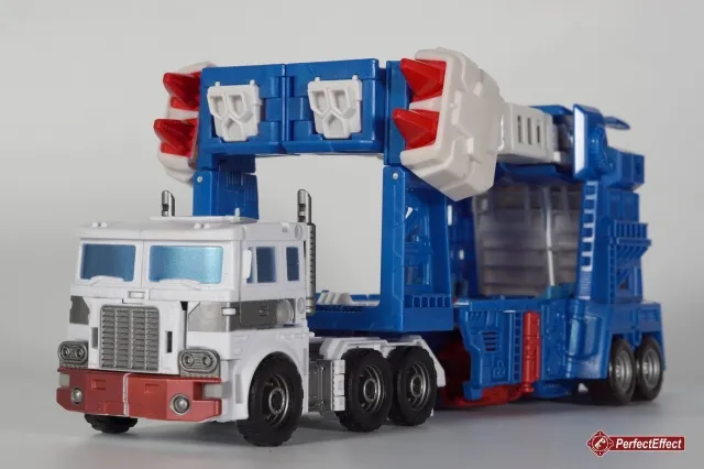 PC-17 Core Magnus Upgrade Kit for Transformers Power of the Primes