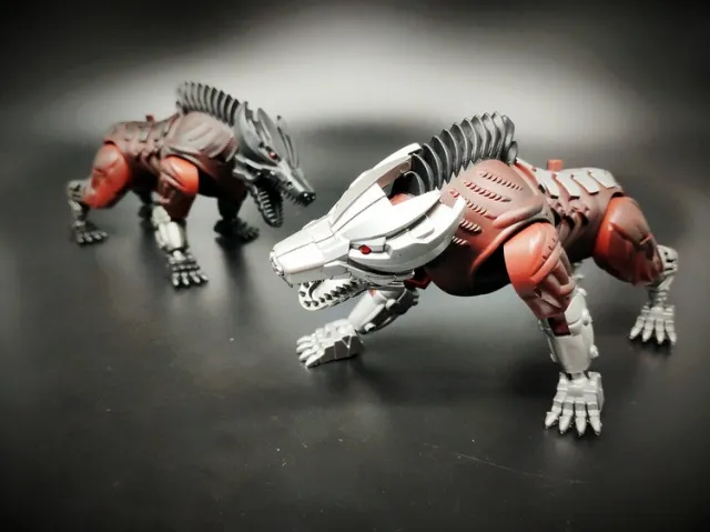 UT R-01 Dogs of War Set of 2 | Unique Toys