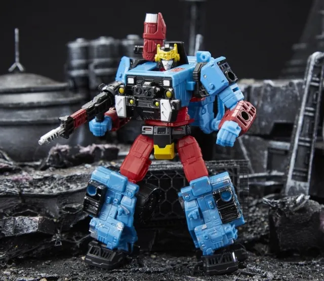 WFC-GS09 Hot Shot | Generations Selects Transformers Figure | TFSource