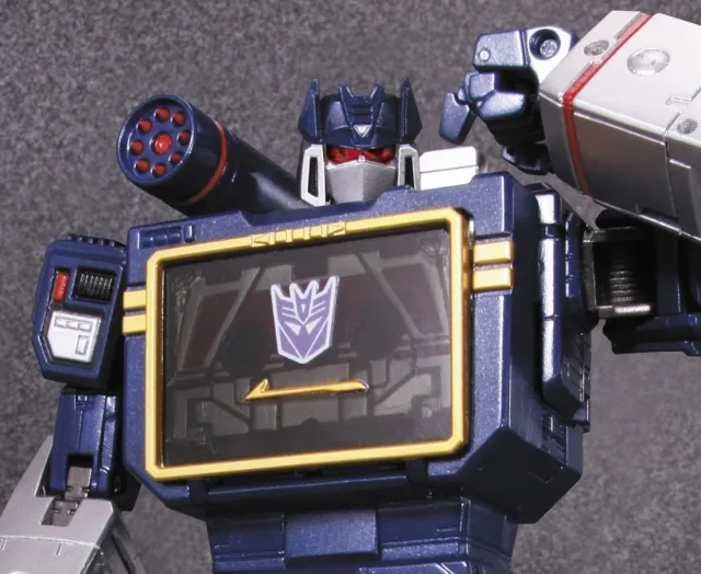 MP-13 Soundwave and Laserbeak | Masterpiece G1 Transformers