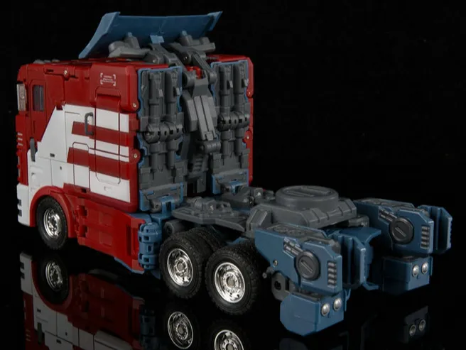 GDW-01 Ultra Maxmas | GCreation 3rd Party Stylized Figure | TFSource