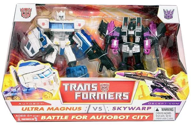 Voyager Class Ultra Magnus and Skywarp Set | Transformers Classics Robots In Disguise