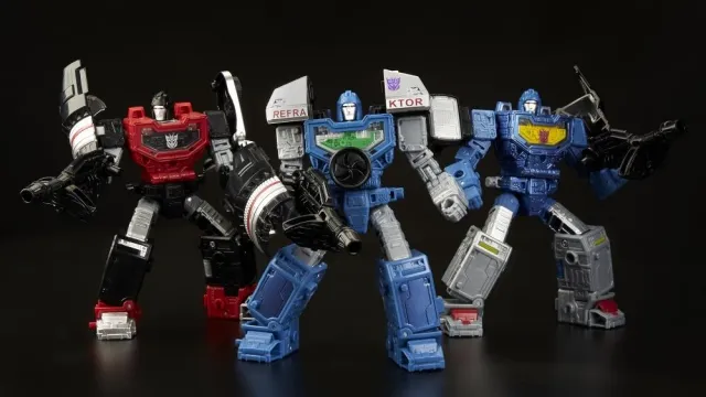 Refraktor Reconnaissance Team Exclusive Three Pack Deluxe Class | Transformers Generations War for Cybertron Siege Chapter