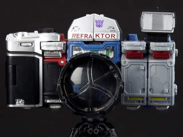 Refraktor Reconnaissance Team Exclusive Three Pack | War for