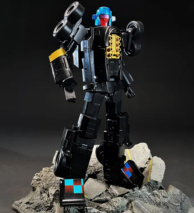 D17B Giuliano G2 Color Version | DX9 Toys Attila Combiner