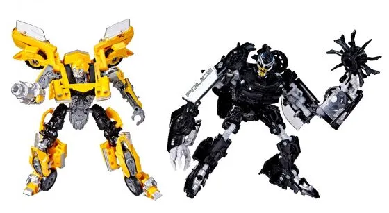 Clunker Bumblebee vs Barricade Deluxe Class | Transformers Generations Buzzworthy Bumblebee