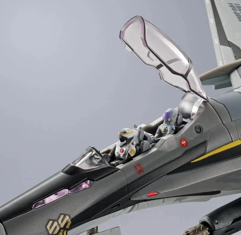 VF-25S Armored Messiah Valkyrie Ozma Lee Machine Revival Version