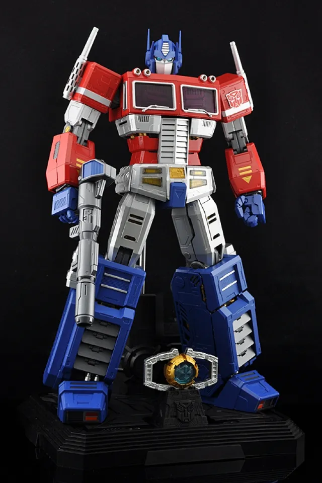 UM-01 Optimus Prime 17-inch Figure | Transformers Ultimetal