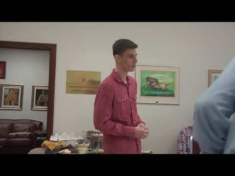video_5c12bc2fe5493