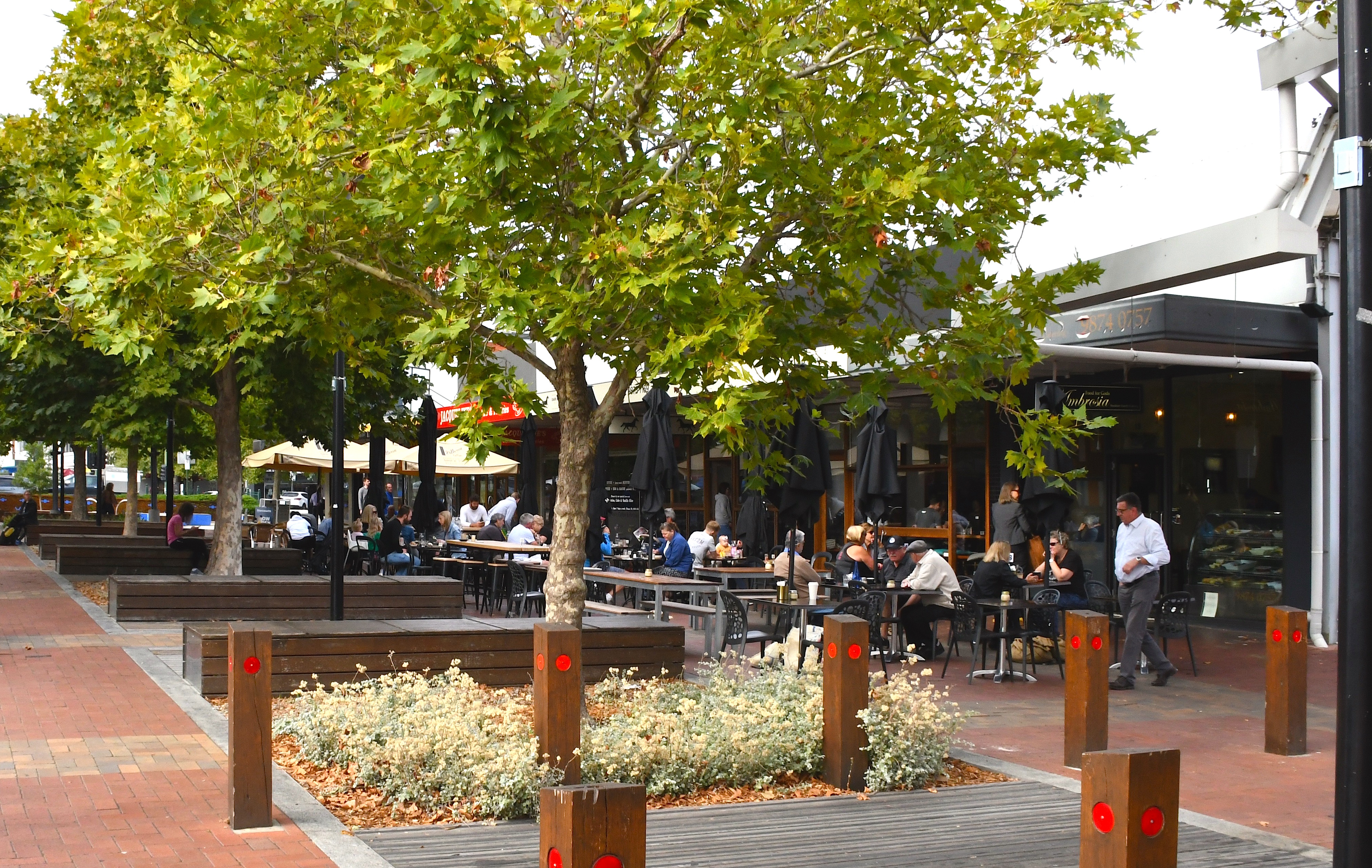 In the melting pot of the mall, the immigration conversation continues