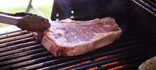 Infrared Burner Buying Choices – In-Grill vs. Plug ‘N’ Play steak-on-ir-burner
