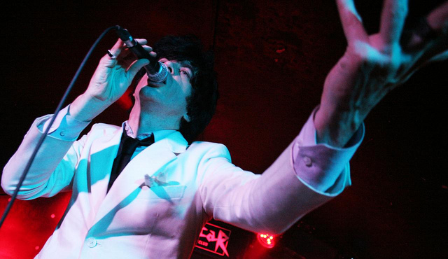 Ian Svenonius performing with Chain & the Gang.