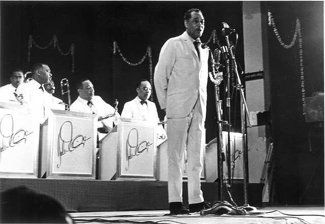 Duke Ellington introduces his troupe before the concert at Rangh Bhawan in Bombay on October 10, 1963.