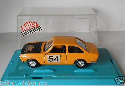 MERCURY : Fiat 124, Berline, grise, intérieur rouge, portes avant
