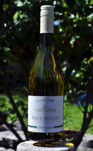 La Croix l'abbe 2011 Poitou Sauvignon Blanc 750ml Wine Bottle