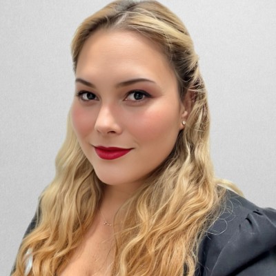 Female_blond_hair_red_lips_smiling