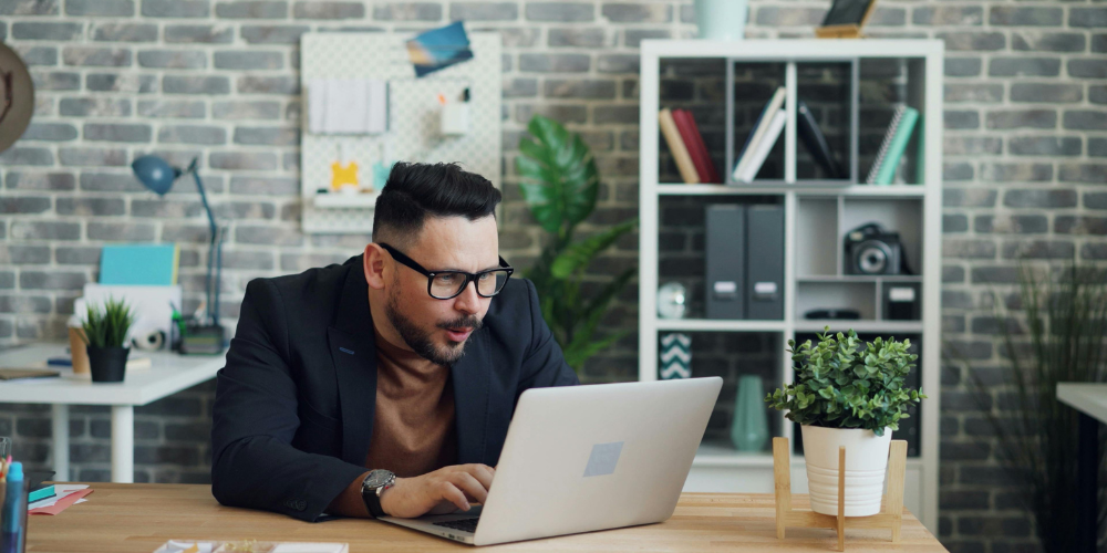 Person taking PratiCelpip Writing Preparation course for CELPIP