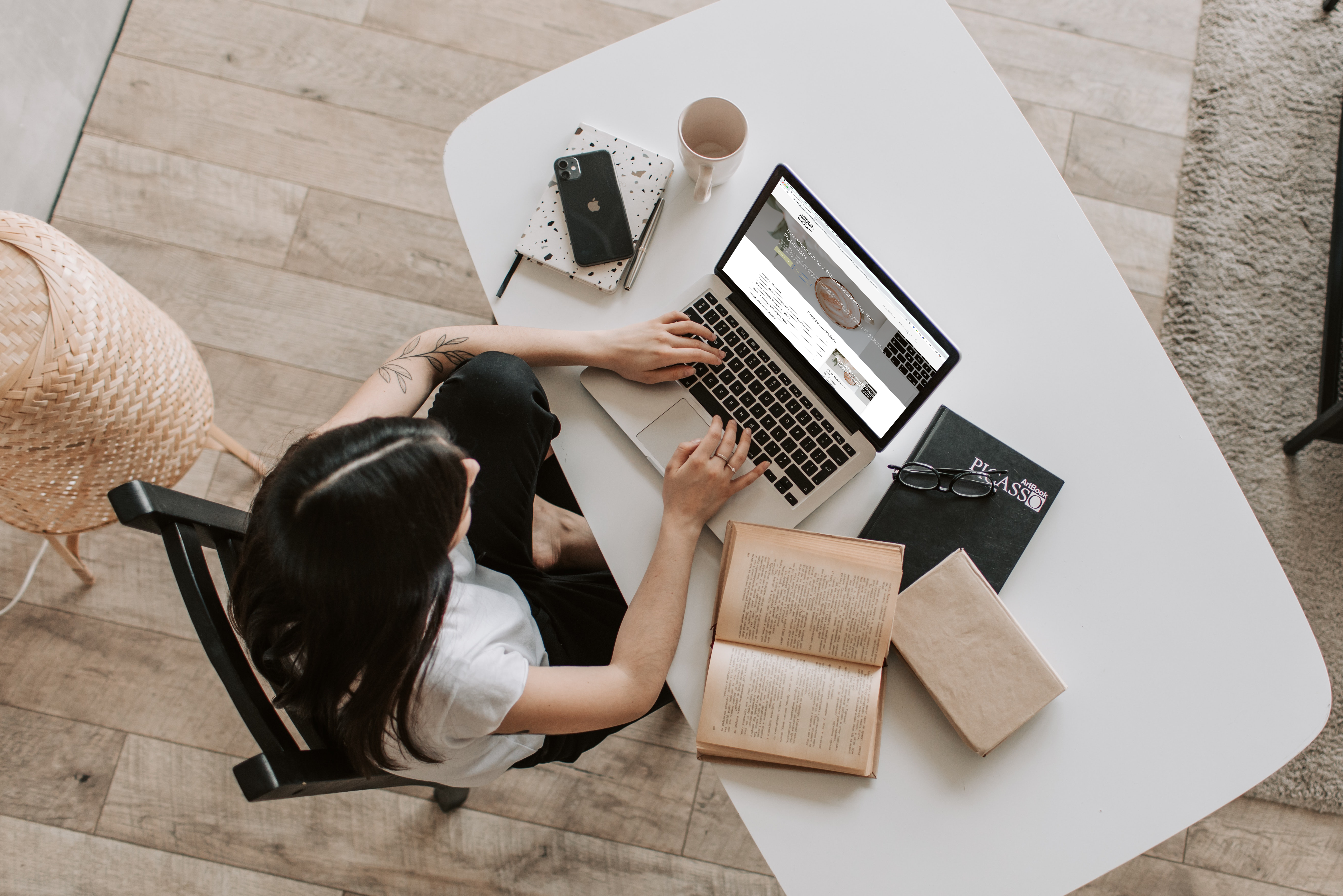 female publicist learning about affiliate marketing course