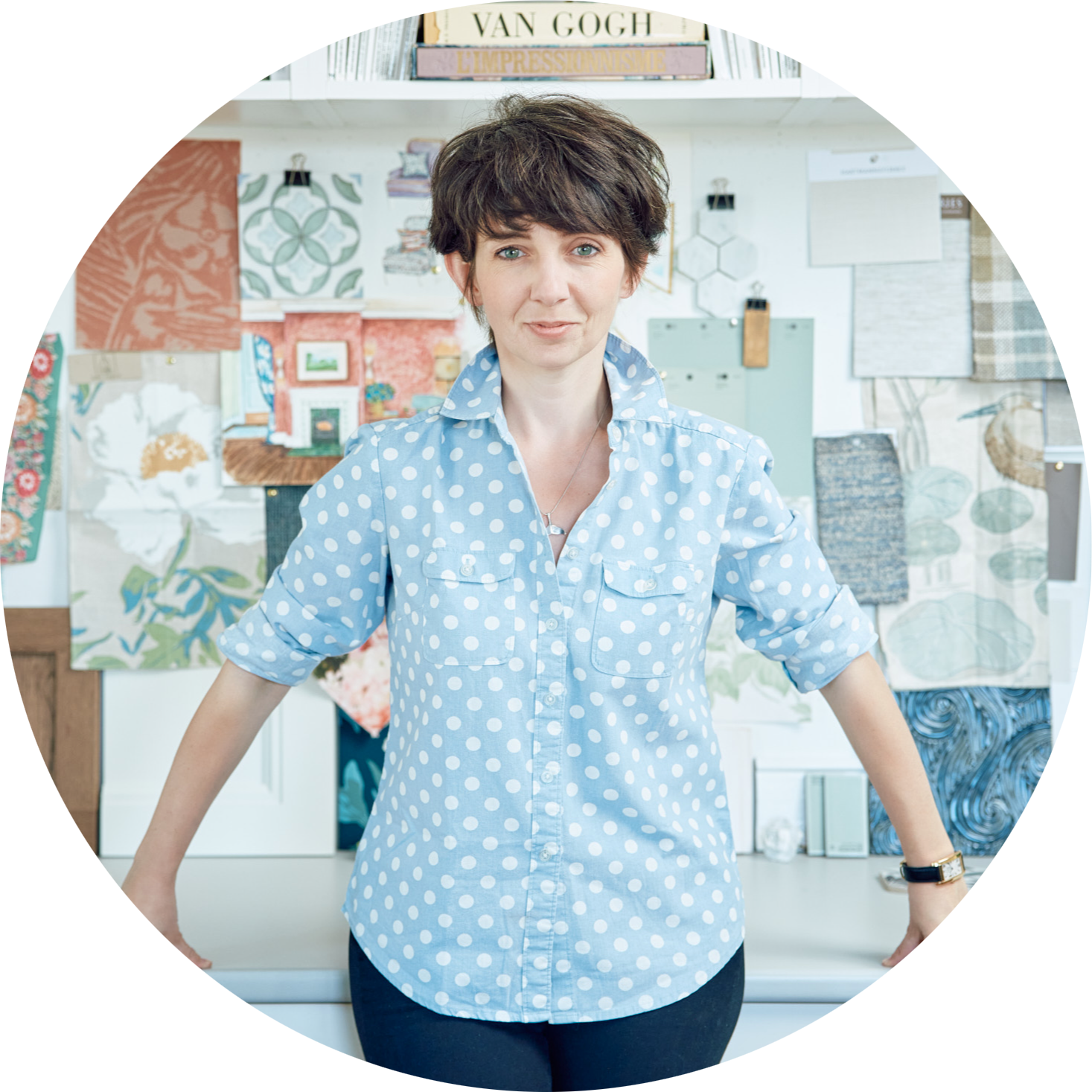 woman with short brown hair and blue eyes in a blue and white polka dot shirt, Francesca albertazzi