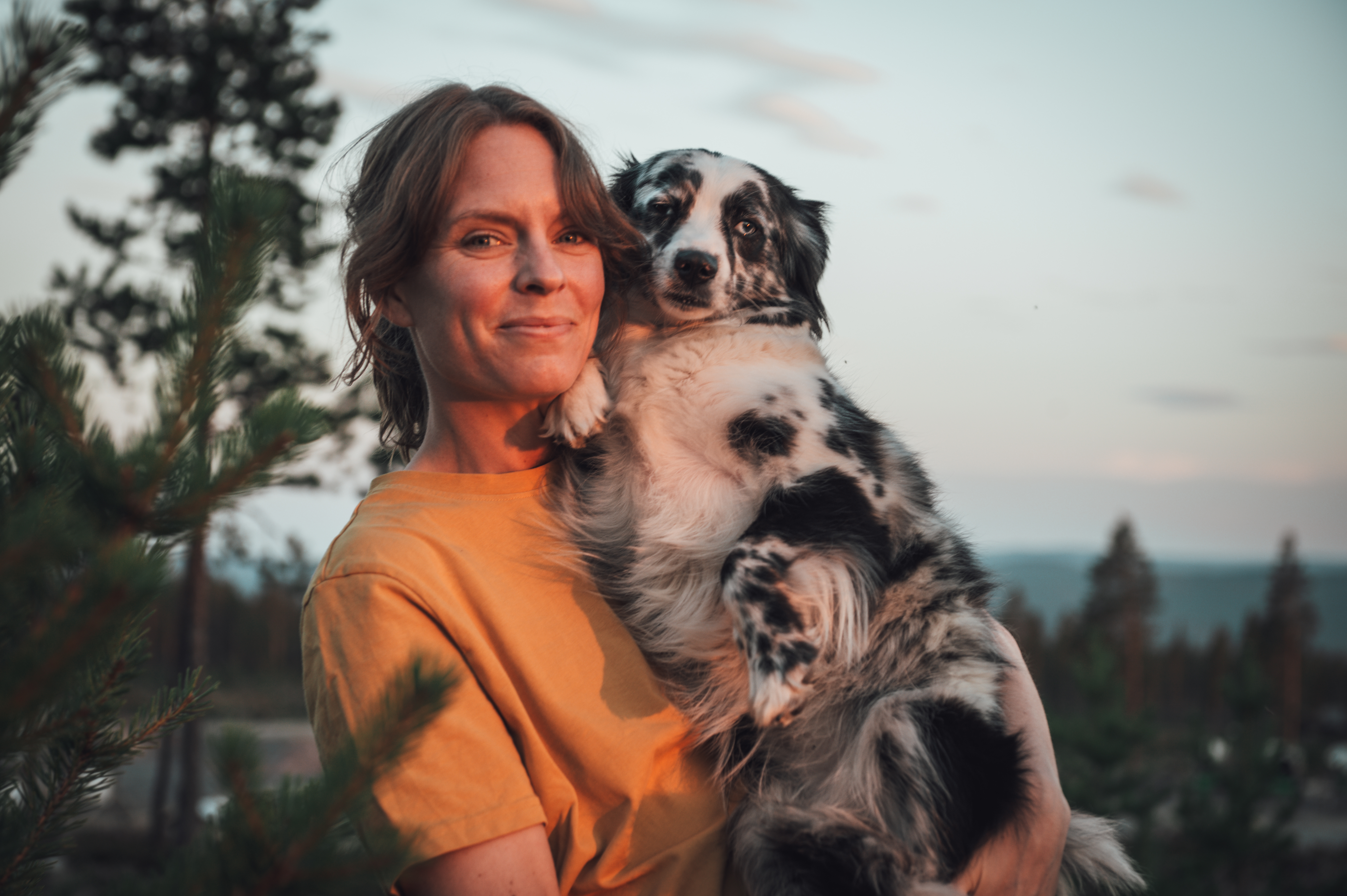 hund med människa i fjällen