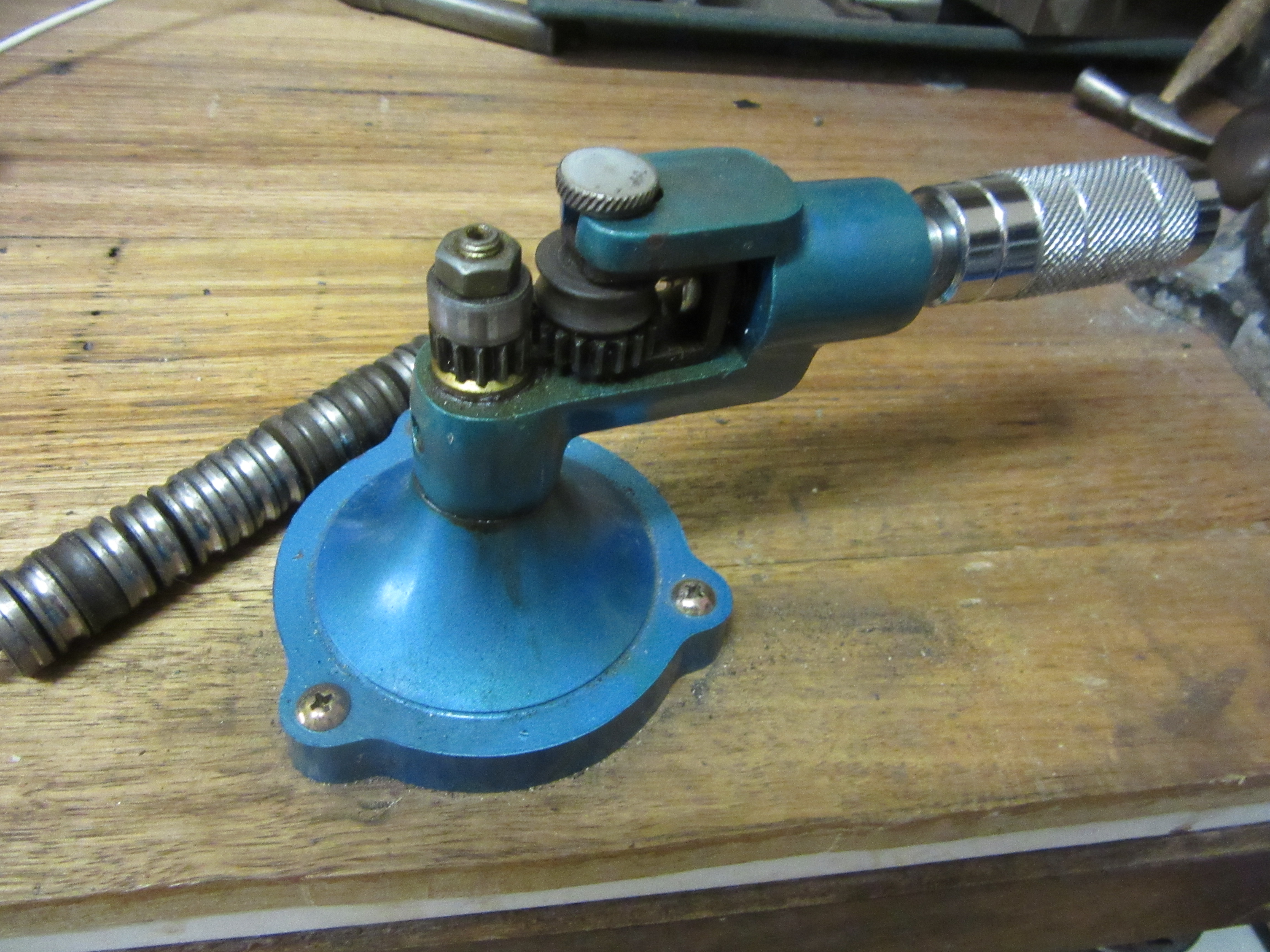 Ring stretcher