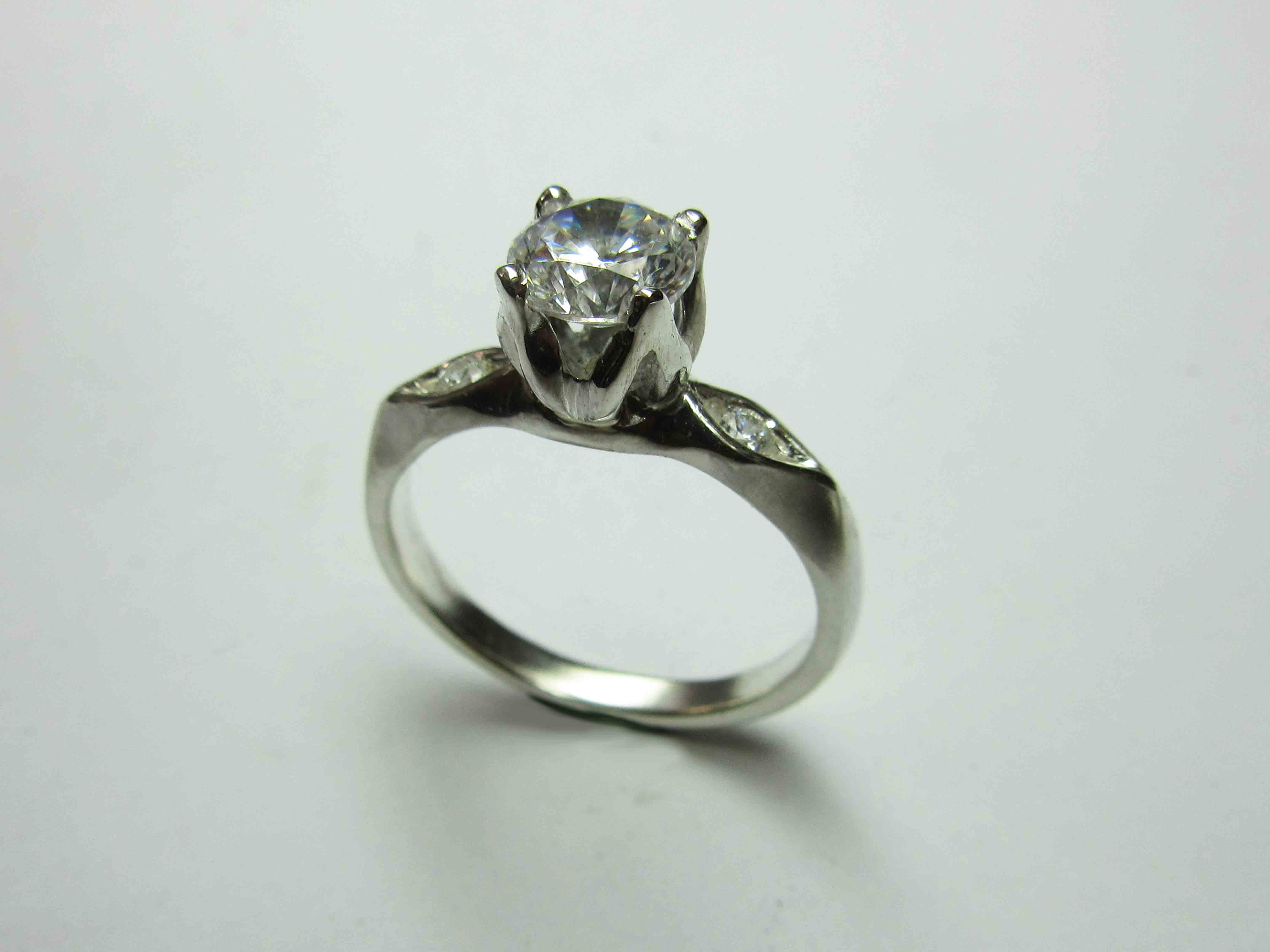 Tulip setting dress ring