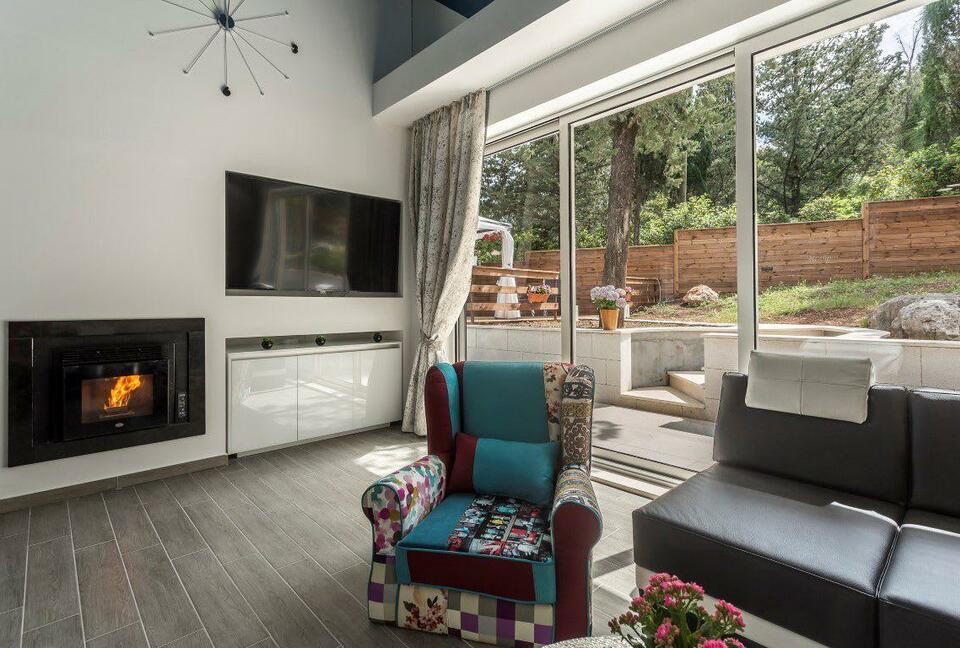 Superb Pool Villa With Hot Tub And Games Room