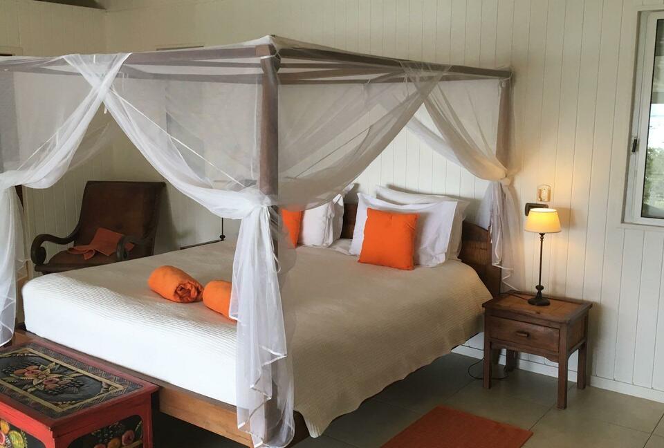 Charming Bay Villa offers Magnificent Sunsets