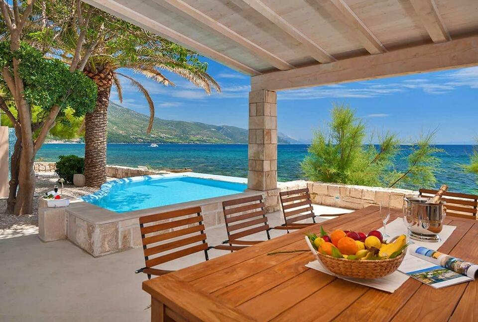 Tropical Villa With An Insane View And A Lovely Pool