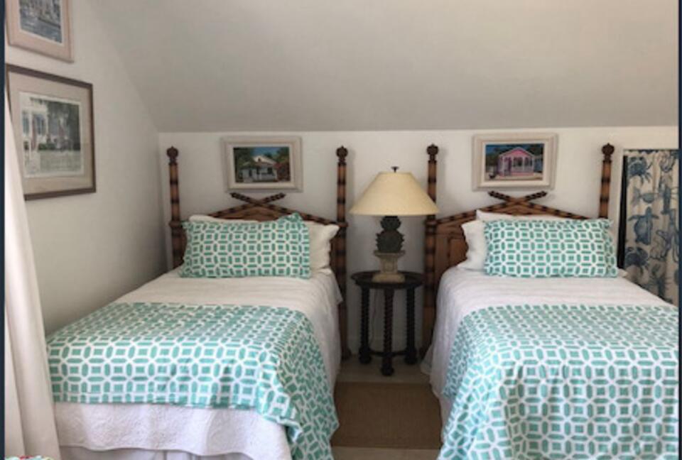 Pinders Beachfront Villa and Cottage