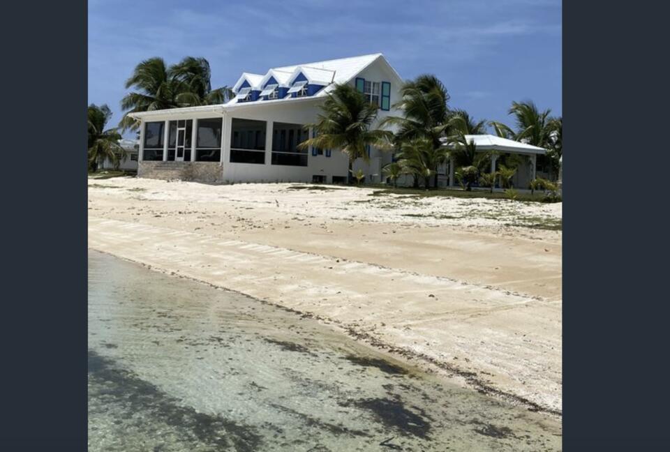 Pinders Beachfront Villa and Cottage
