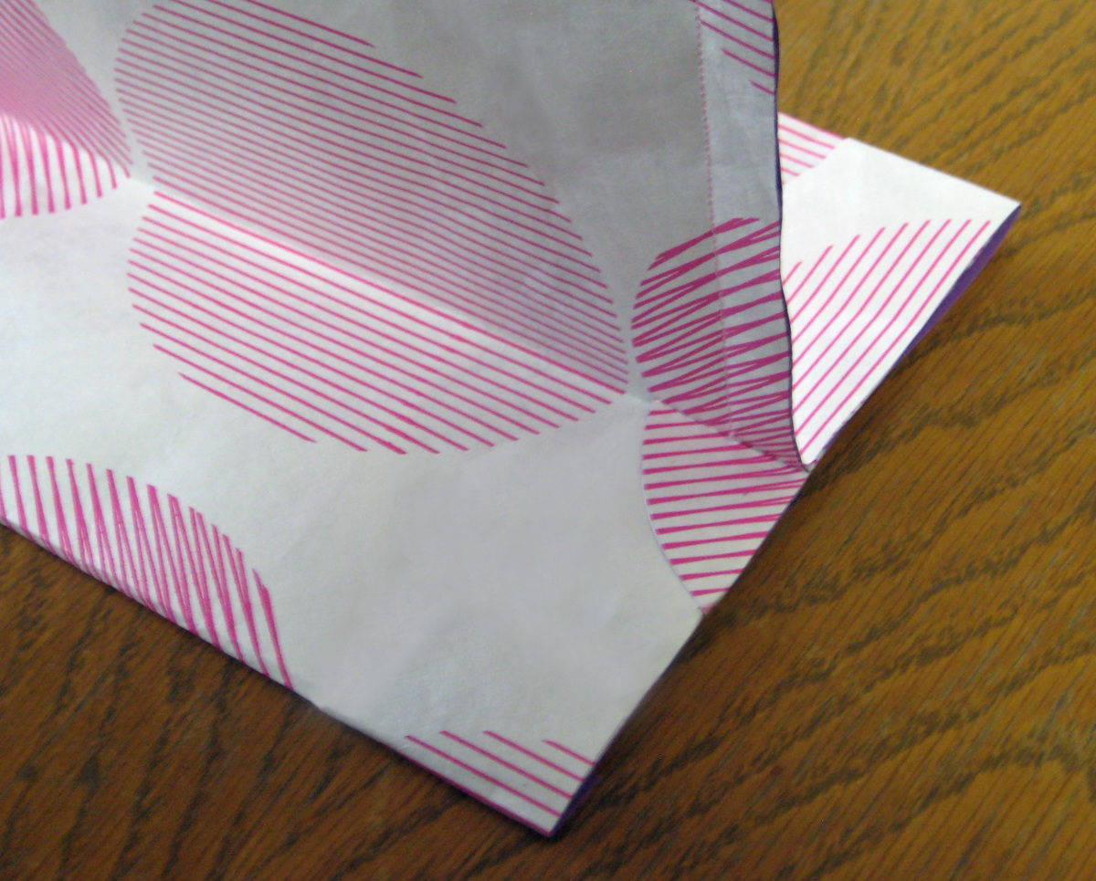 Sew an Easy Tyvek Tote (Includes Free Pattern Guide) Threads