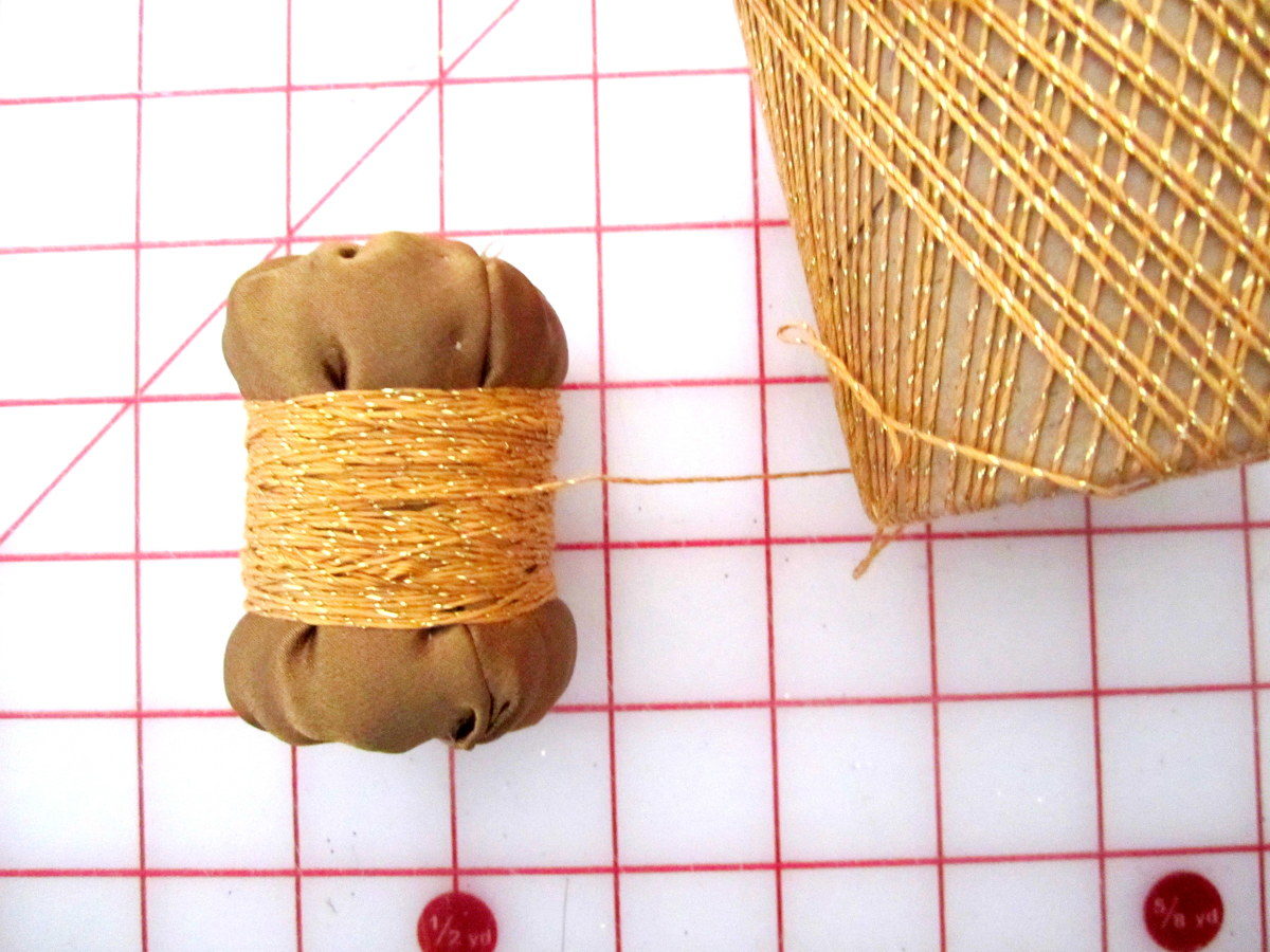 Pin cushion for sewing machine Threads