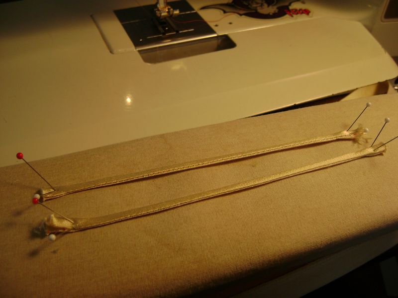 How to Sew Even Bias Fabric Loops Threads