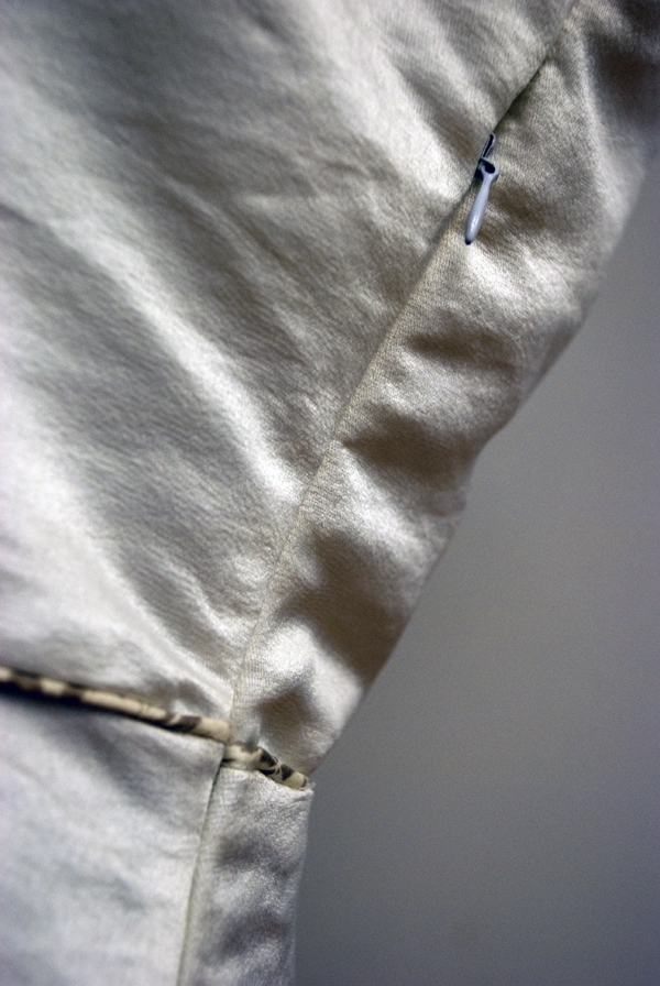 How to Insert an Invisible Zipper into a Side Seam - Threads