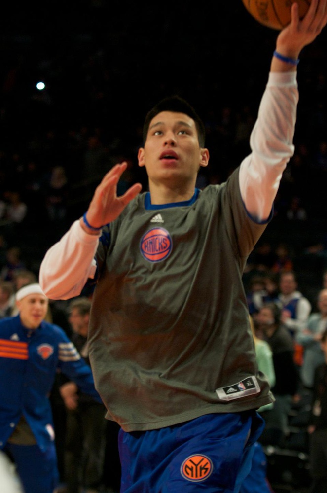 Jeremy Lin '10, shown above warming up for Sunday's contest against the 76ers, scored 15 points and dished out eight assists in the New York Knicks' 104-99 loss to the Chicago Bulls on Monday night.