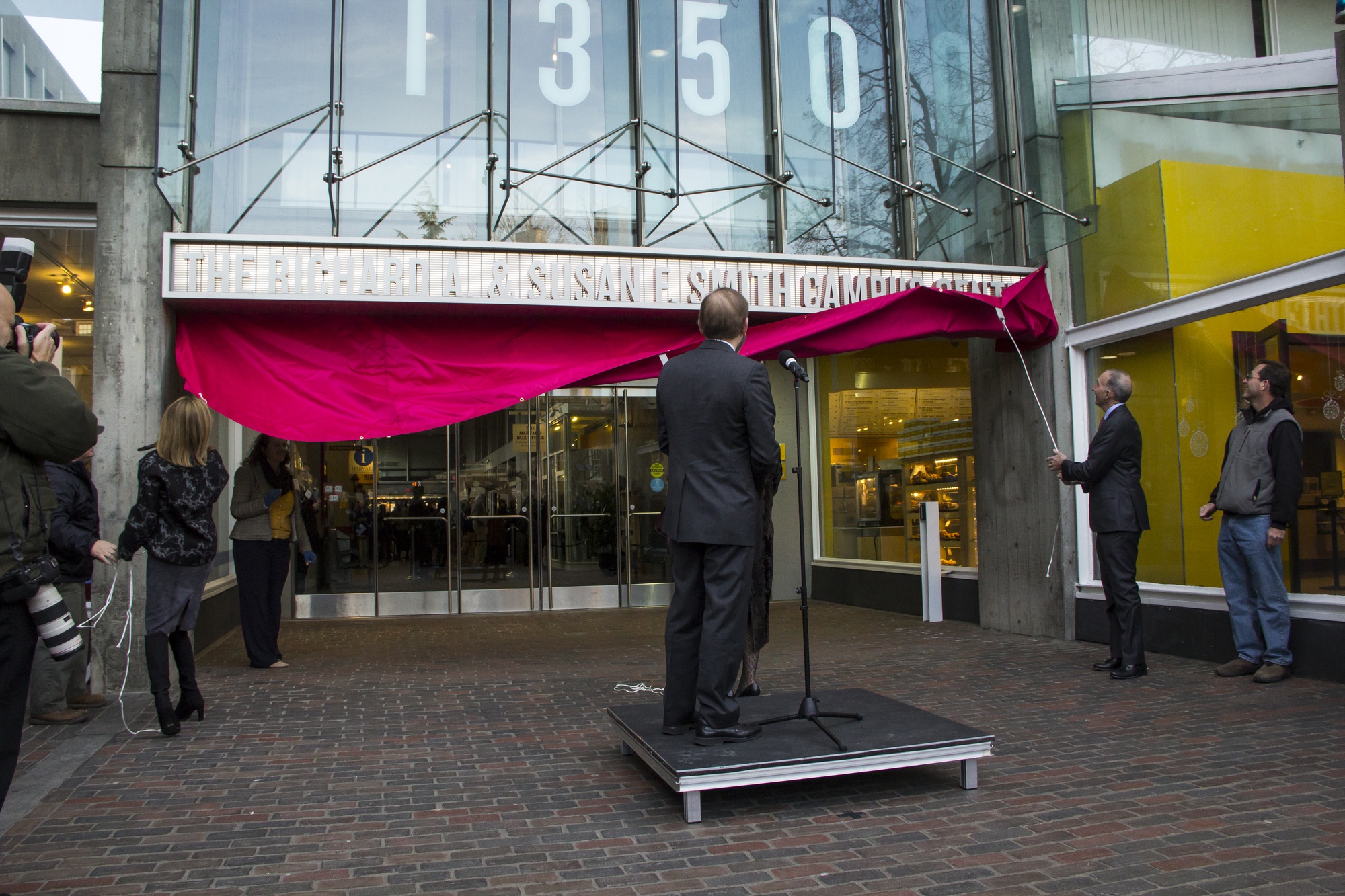 Members of the Smith family unveil the name of the new campus center. Alan M. Garber '76 (center), the provost of Harvard University, announced the new name of the Holyoke Center, which is going to be transformed into the new campus center  by 2018.