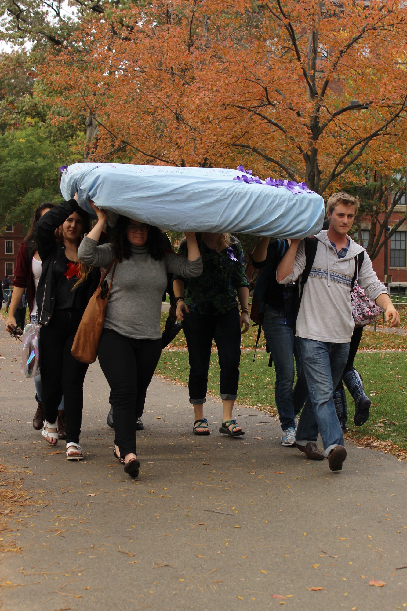 Students Shoulder Mattresses in Solidarity with Sexual Assault Victims