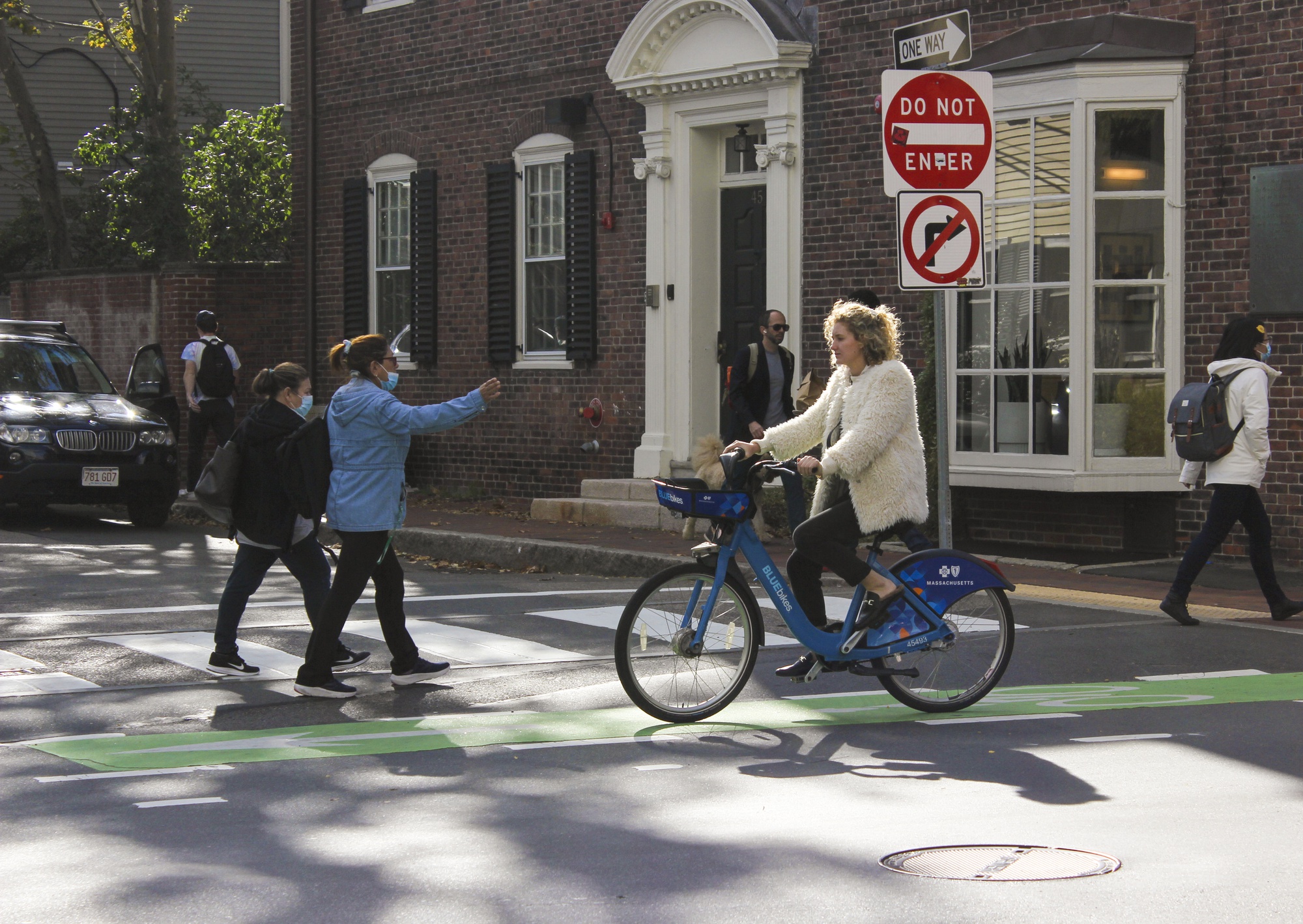 Harvard Students Turn to BlueBikes Amid 